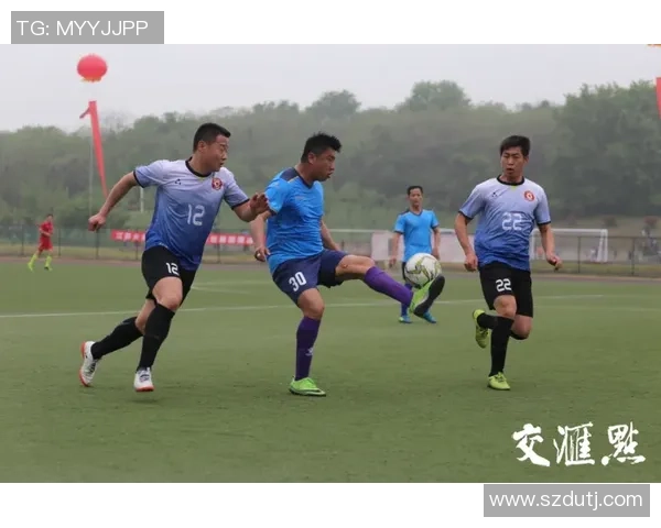 军哥足球：探索足球背后的故事与热爱，传递激情与团队精神